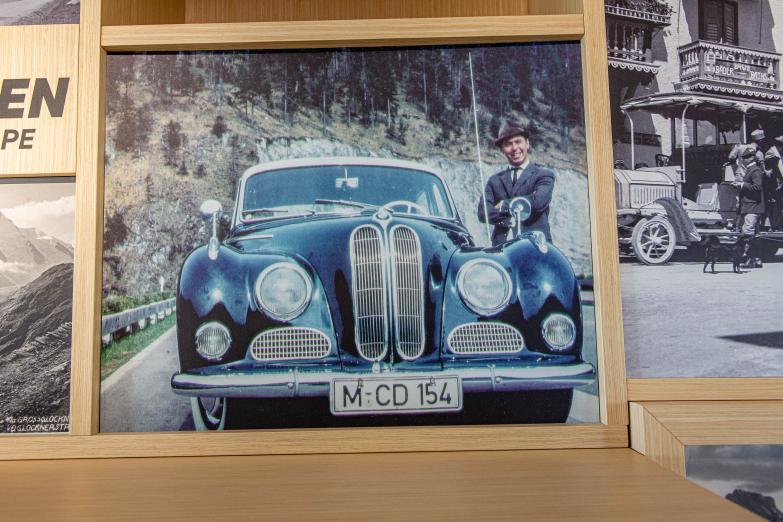 Kronplatz | Bild vom BMW 328 auf der Großglockner Hochalpenstraße im Lumen Museum