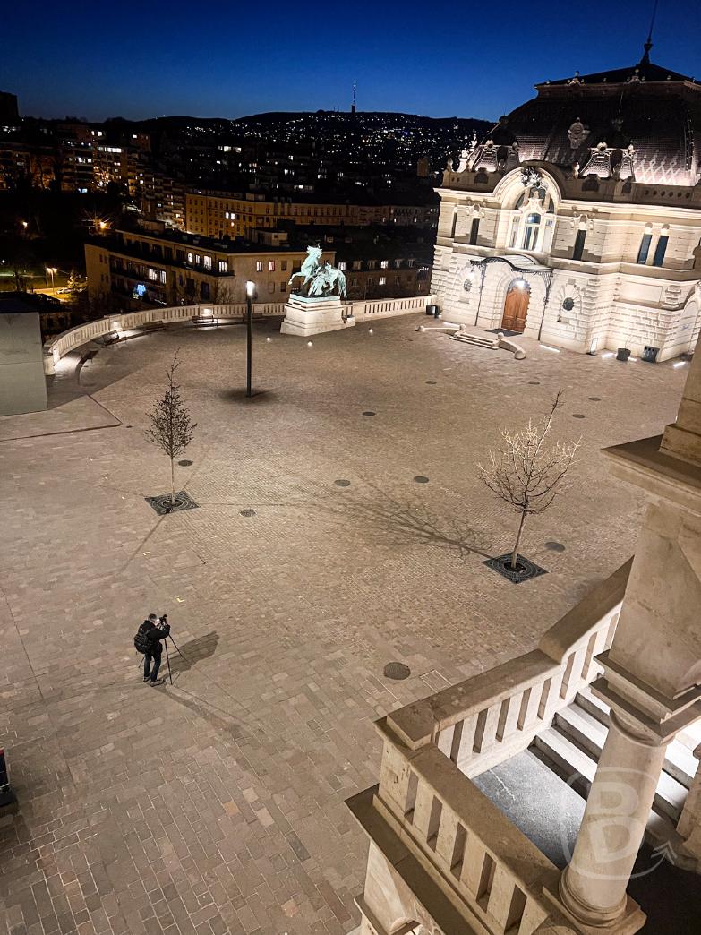 Budapest | Dirk fotografiert die Reithalle im Burgpalast