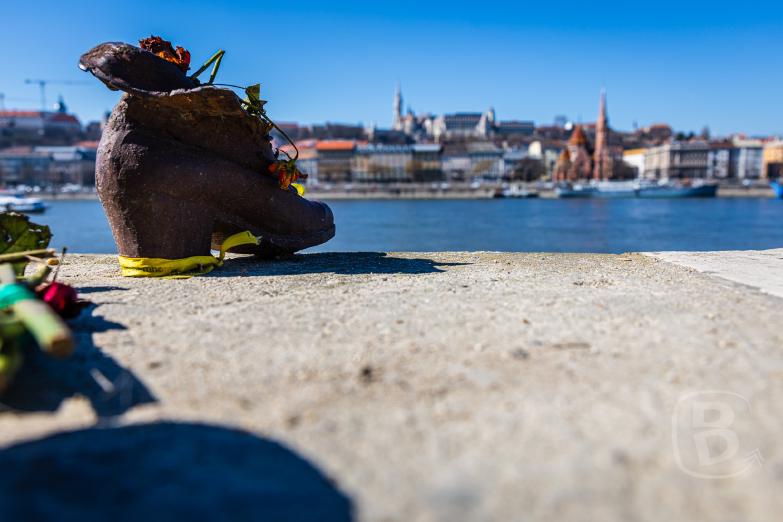 Budapest | Schuhe am Donauufer