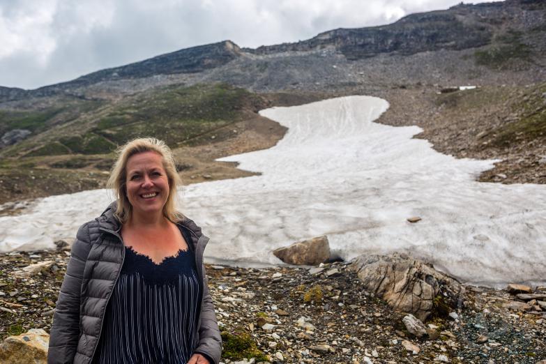 Großglockner Hochalpenstraße | Jeannette vor einem Gletscher am Hochtor