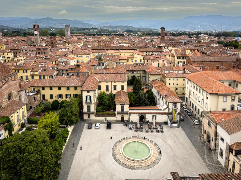 Lucca | Duomo di San Martino - Blick auf die Piazza Antelminelli