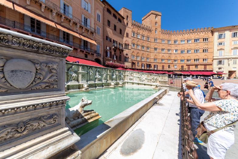 Siena | Piazza del Campo mit der Fonte Gaia