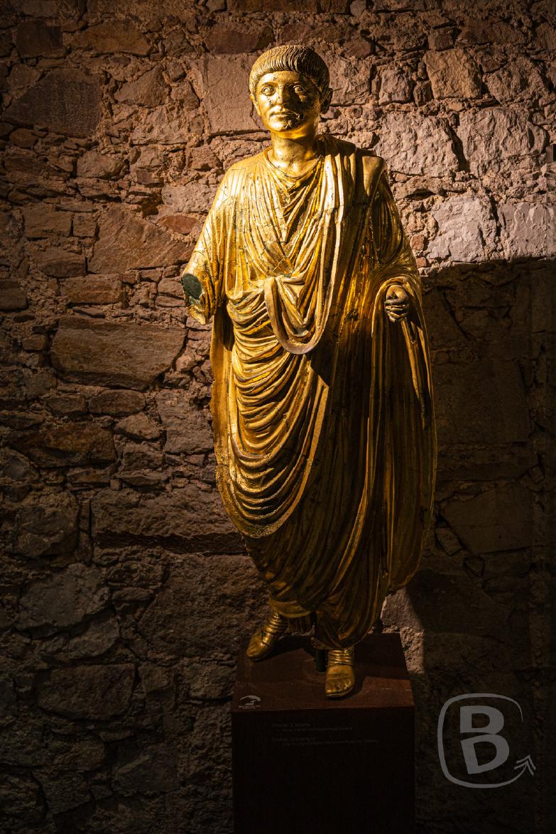 Slowenien/Ljubljana | Laibacher Schloss - Statue in der Schießpulverkammer