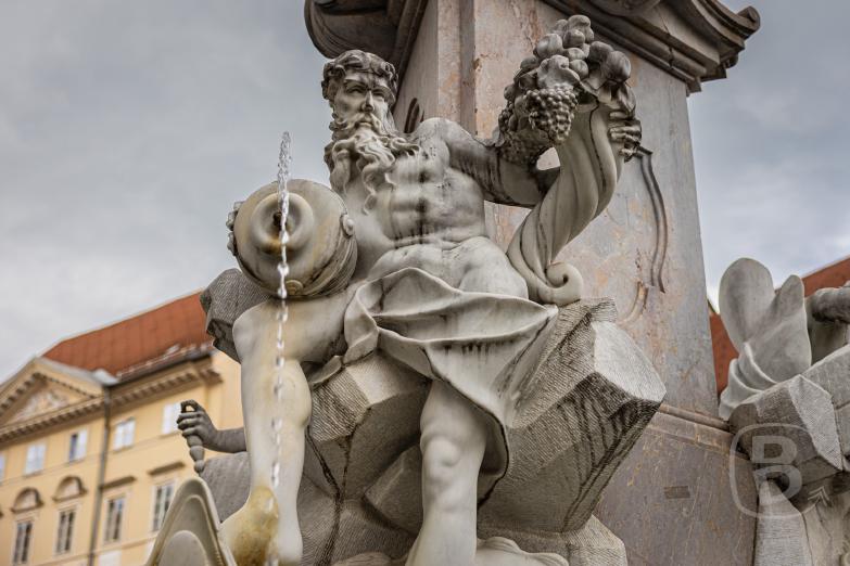 Slowenien/Ljubljana | Flussgott am Brunnen der drei Flüsse des Landes Krain