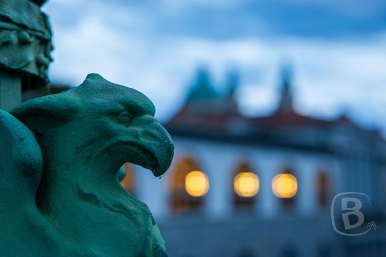 Slowenien/Ljubljana | Statue an der Drachenbrücke