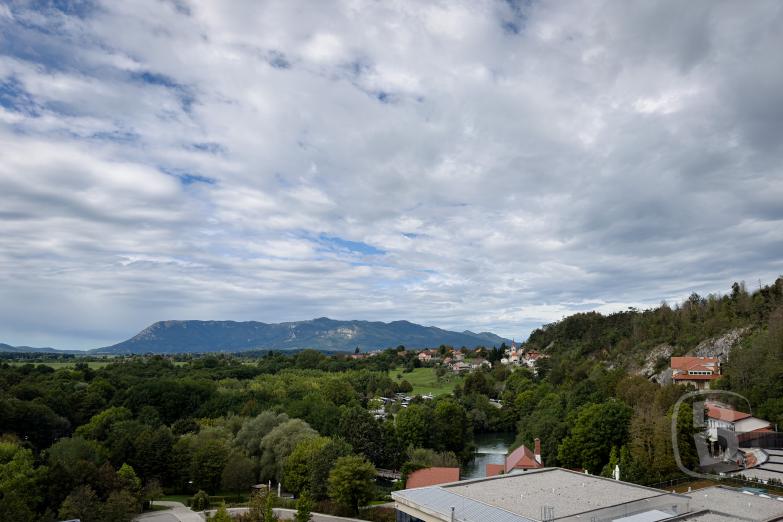 Slowenien/Postojna | Blick in den Park vom Hotel Jama