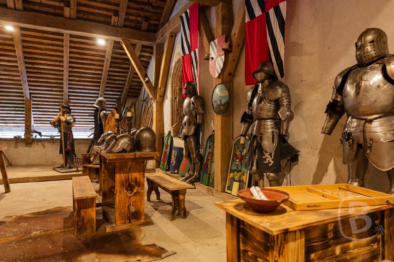 Slowenien/Postojna | Höhlenburg Predjama - Waffenkammer