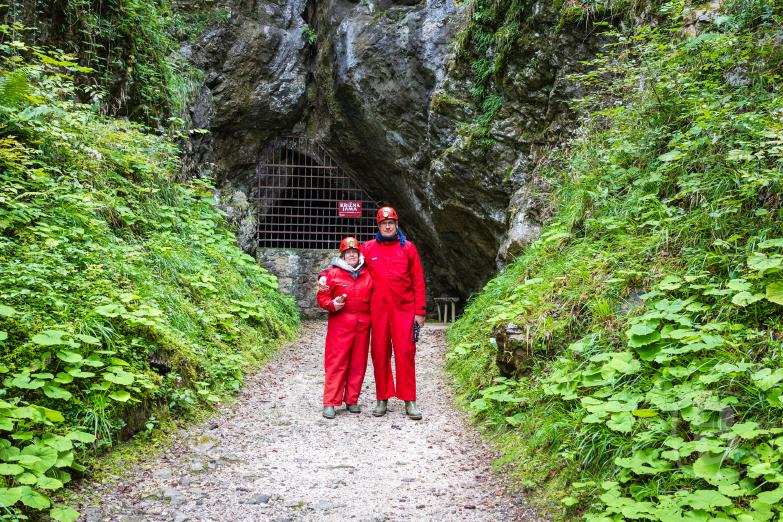 Slowenien/Križna jama | Wir vor dem Höhleneingang