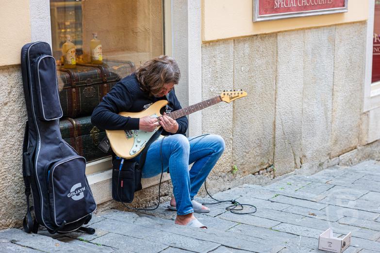 Slowenien/Koper | Gitarrenspieler
