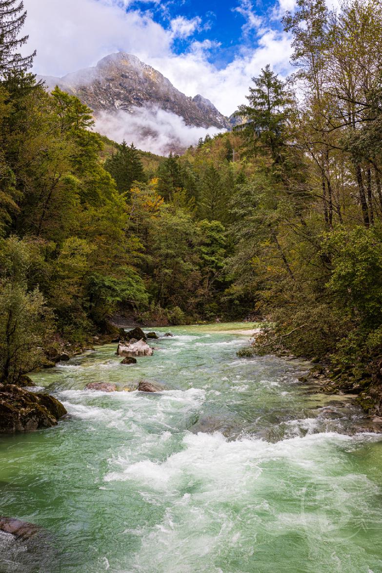Slowenien/Bovec | Fluss Soča und Berg Svinjak