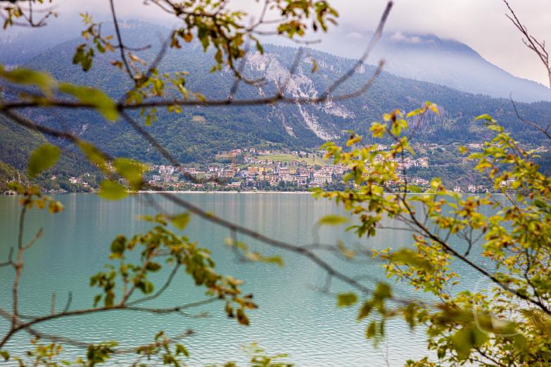 Italien/Lago di Molveno | Blick auf Molveno