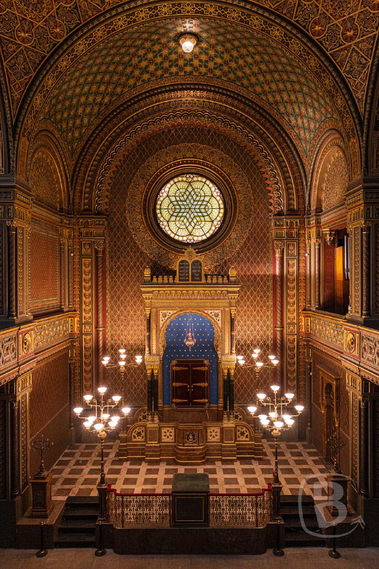 Tschechien/Spanische Synagoge | Blick auf den Toraschrein, das Ner Tamid und die Bima