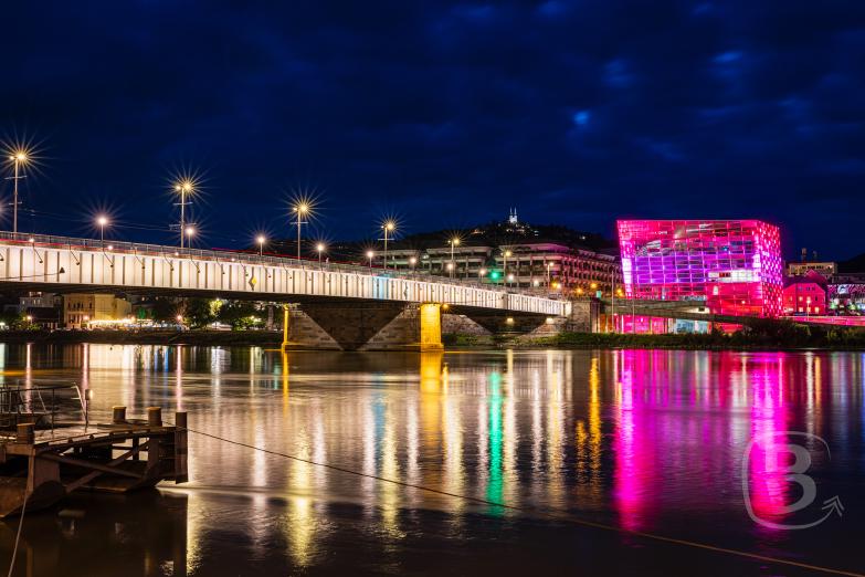 Östereich/Linz | Nibelungenbrücke und Ars Electronica Center