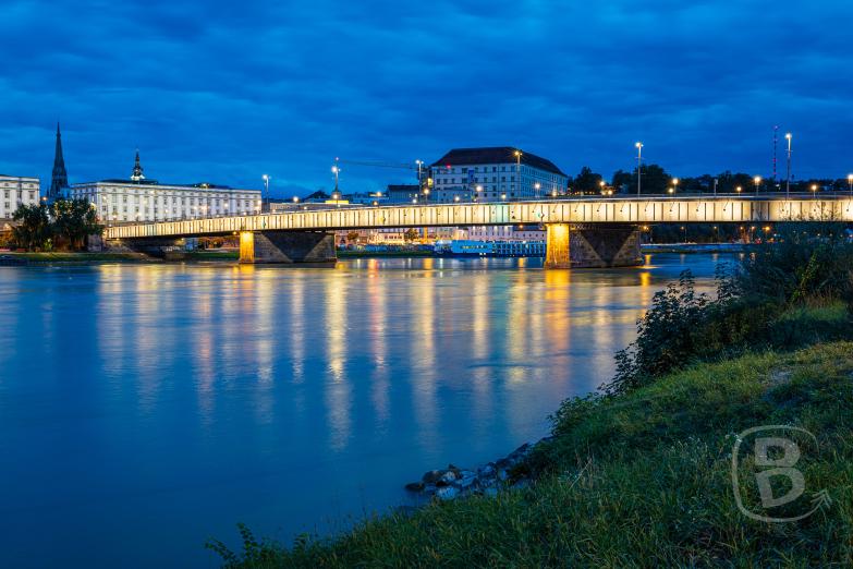 Östereich/Linz | Nibelungenbrücke und Linzer Schloß