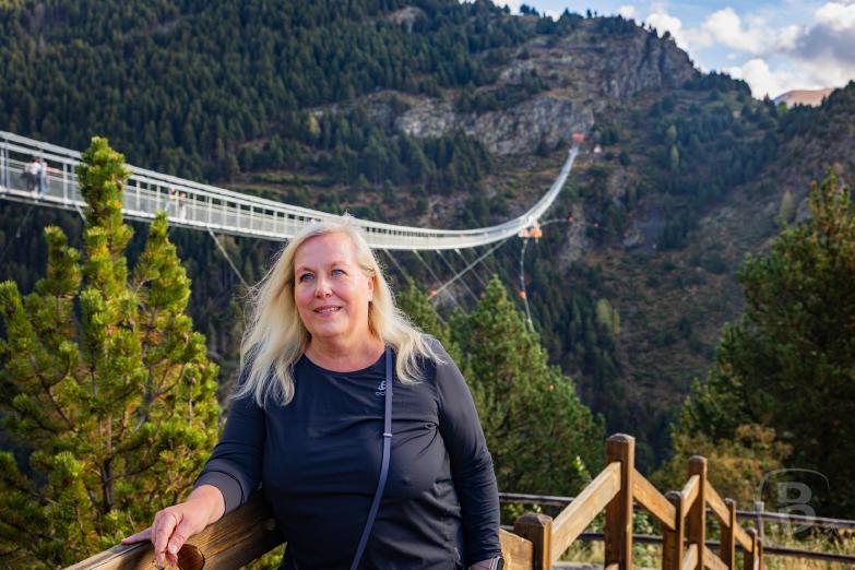 Andorra / Canillo | Jeannette vor der Tibetische Hängebrücke von Canillo