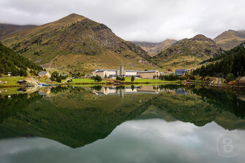 Vall de Núria | Stausee mit Blick auf die Hotelanlage