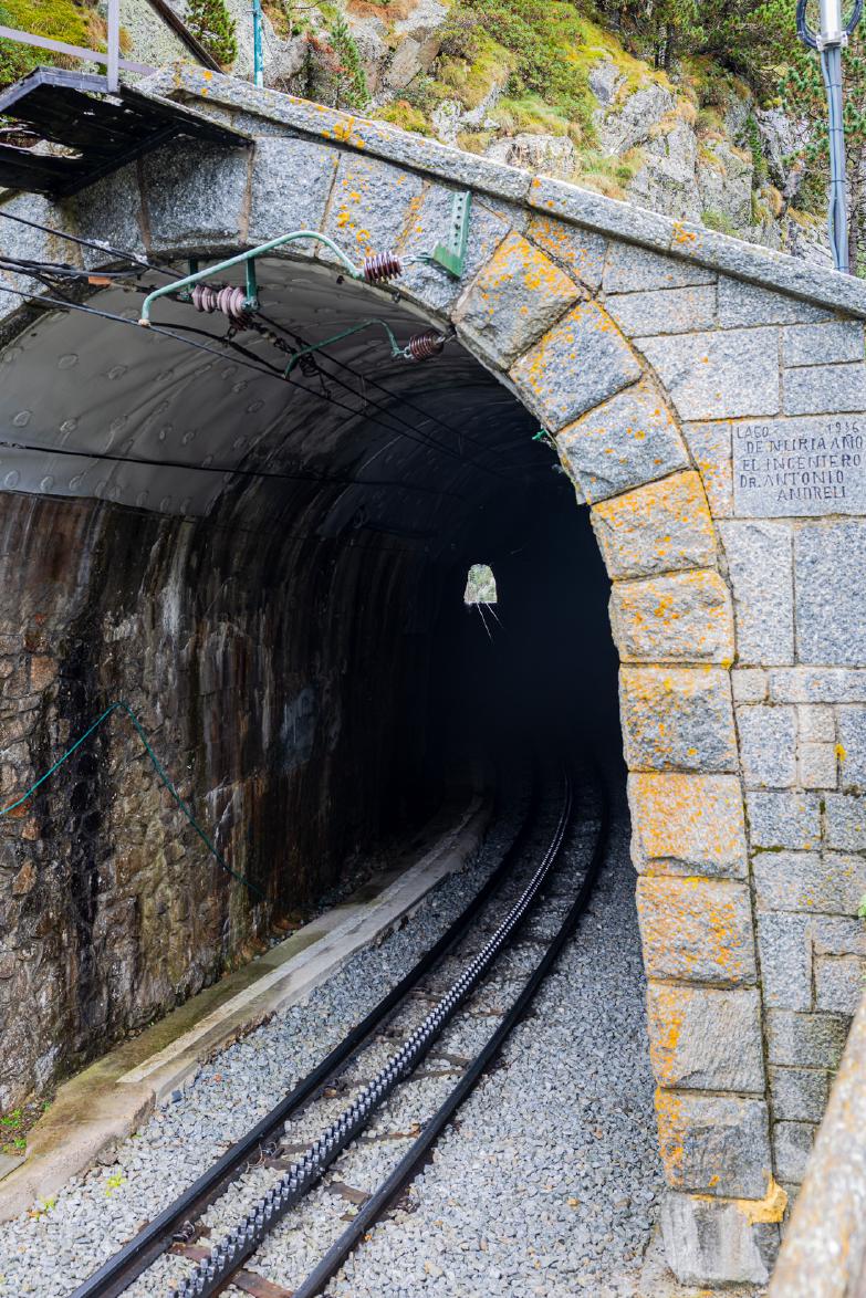 Vall de Núria | Tunnel der Zahnradbahn