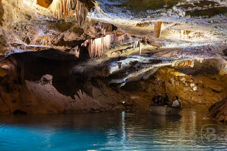 Höhle von San José | Boot auf dem Fluß