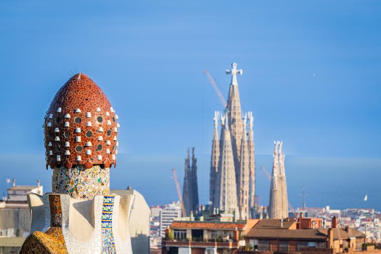 Barcelona / Parc Güell | Pabellón de administración & Sagrada Familia