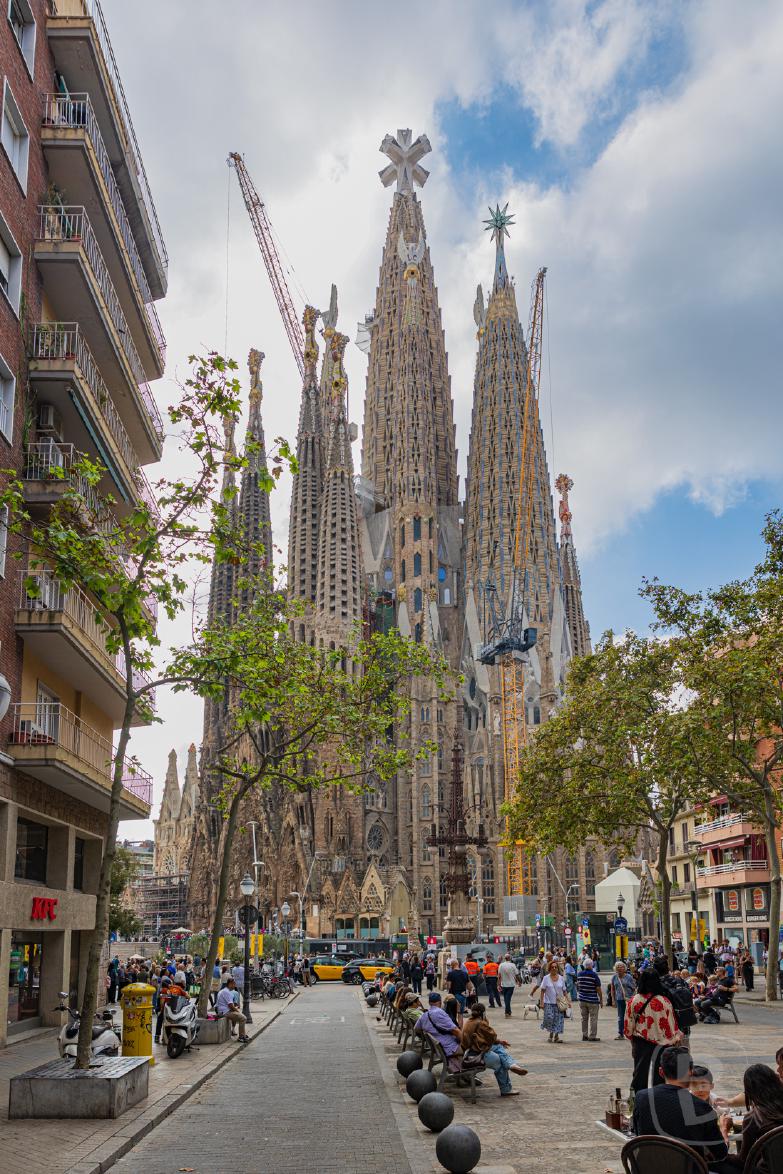 Barcelona | Sagrada Família gesehen von der Avinguda de Gaudí