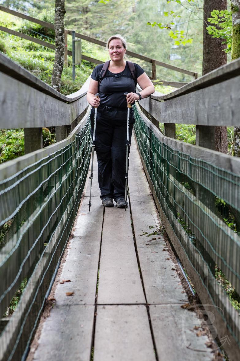 ** Walderlebnispfad ** | Jeannette auf der Hängebrücke