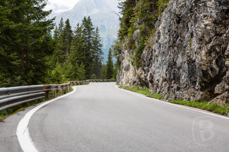 Kurvernreiche Straße | Bei diesen kurvernreichen Straßen macht das Fahren mit unserem Auto richtig Spaß