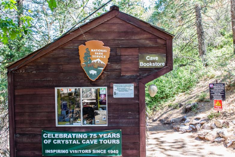 Sequoia National Park | Eingang zur Crystal Cave