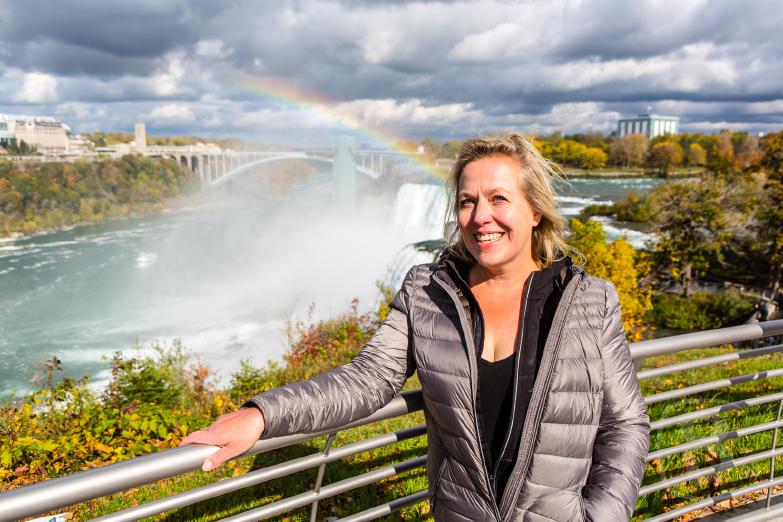Niagara Falls | Jeannette vor dem Amerikan Falls und Bridal Veil Falls