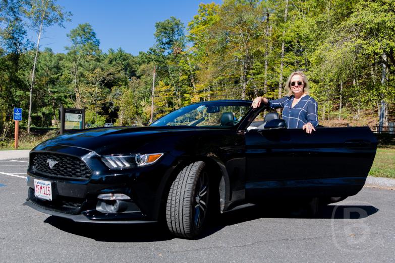 Concord | Jeannatte vor dem neuen Pferdchen