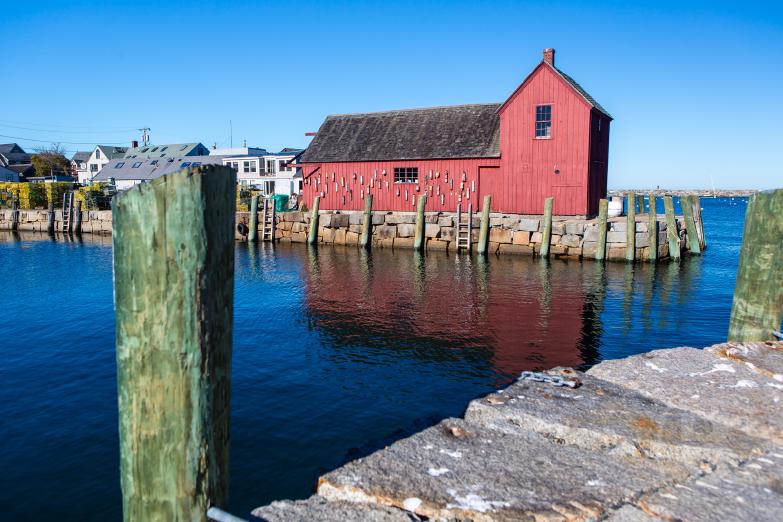 Rockport | Rotes Rockboat Bootshaus an der T-Warf