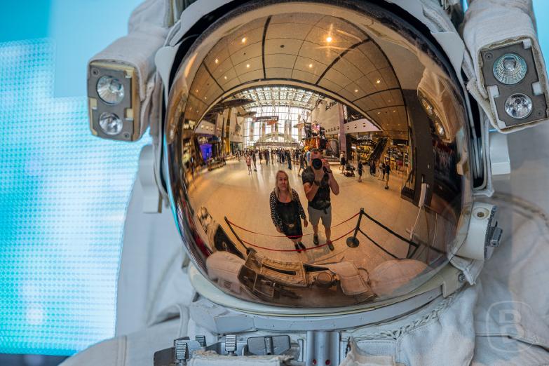 Washington DC | Smithsonian&rsquo;s National Air and Space Museum - Spiegelung im Raumanzug