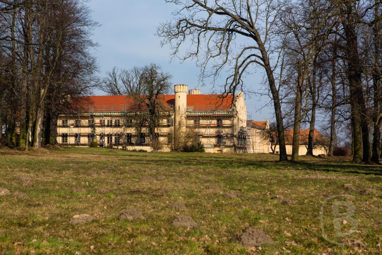 Wie immer sind die Sehenswürdigkeiten bei uns mit Gerüsten versehen. Gaststätte ist leider auch nicht mehr vorhanden.
